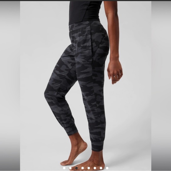 NWT Athleta Salutation Jogger - Picture 2 of 7